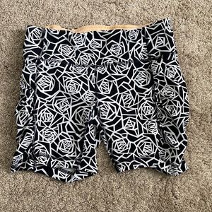 Lululemon size 8 fitted shorts